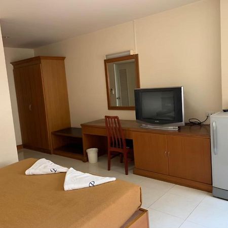 Pat Place Aparthotel Chiang Mai Exterior photo