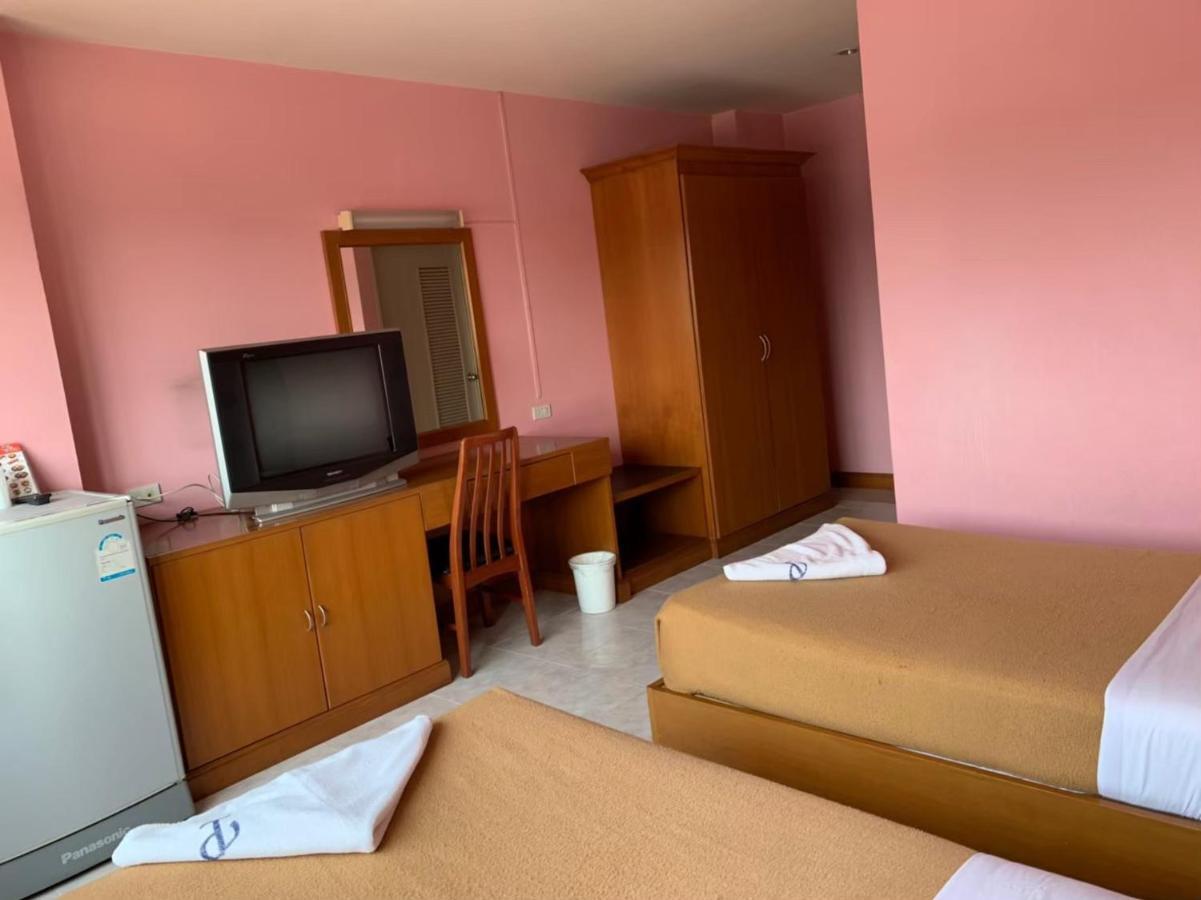 Pat Place Aparthotel Chiang Mai Exterior photo